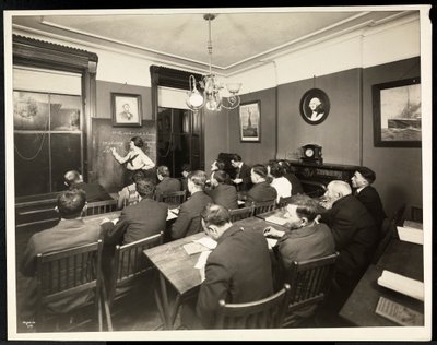 Americanization klas bij de Rodeph Sholom Sisterhood, 157 East 94th Street, New York, 1920 (zilveren gelatin afdruk) door Byron Company